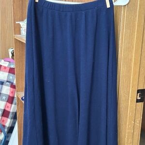 Women’s Skirt. Navy Blue. Stretch Waist. Never Worn.